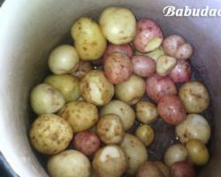 Как запечь молодую картошку